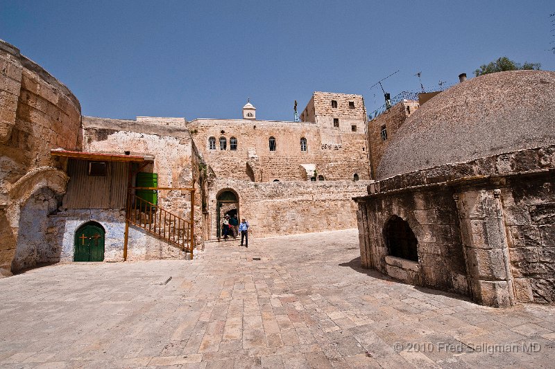 20100410_121633 D3.jpg - One can step out of the  Church of the Holy Sepulchre onto th roof of the Church of St Helena